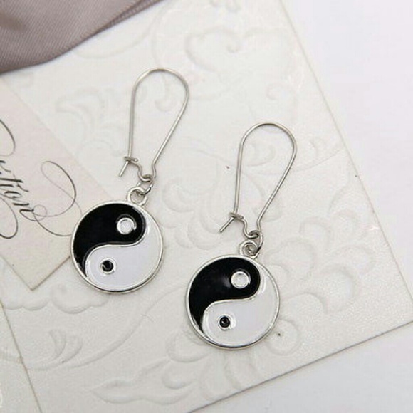 White Fox Boutique Jewelry - Ying yang Earrings